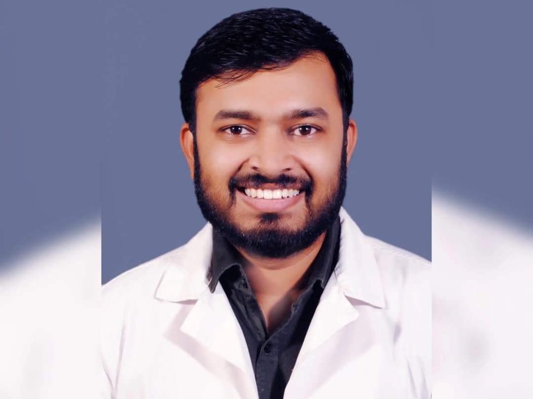 Doctor Chinmay Ratkanthiwar certified dermatologist